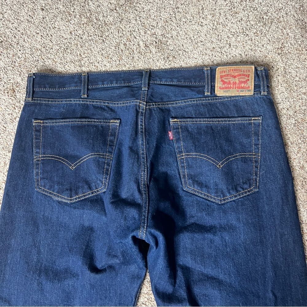 Levi’s Men’s 505 Regular‎ Fit Straight Jeans Size 42X30 - Picture 3 of 7